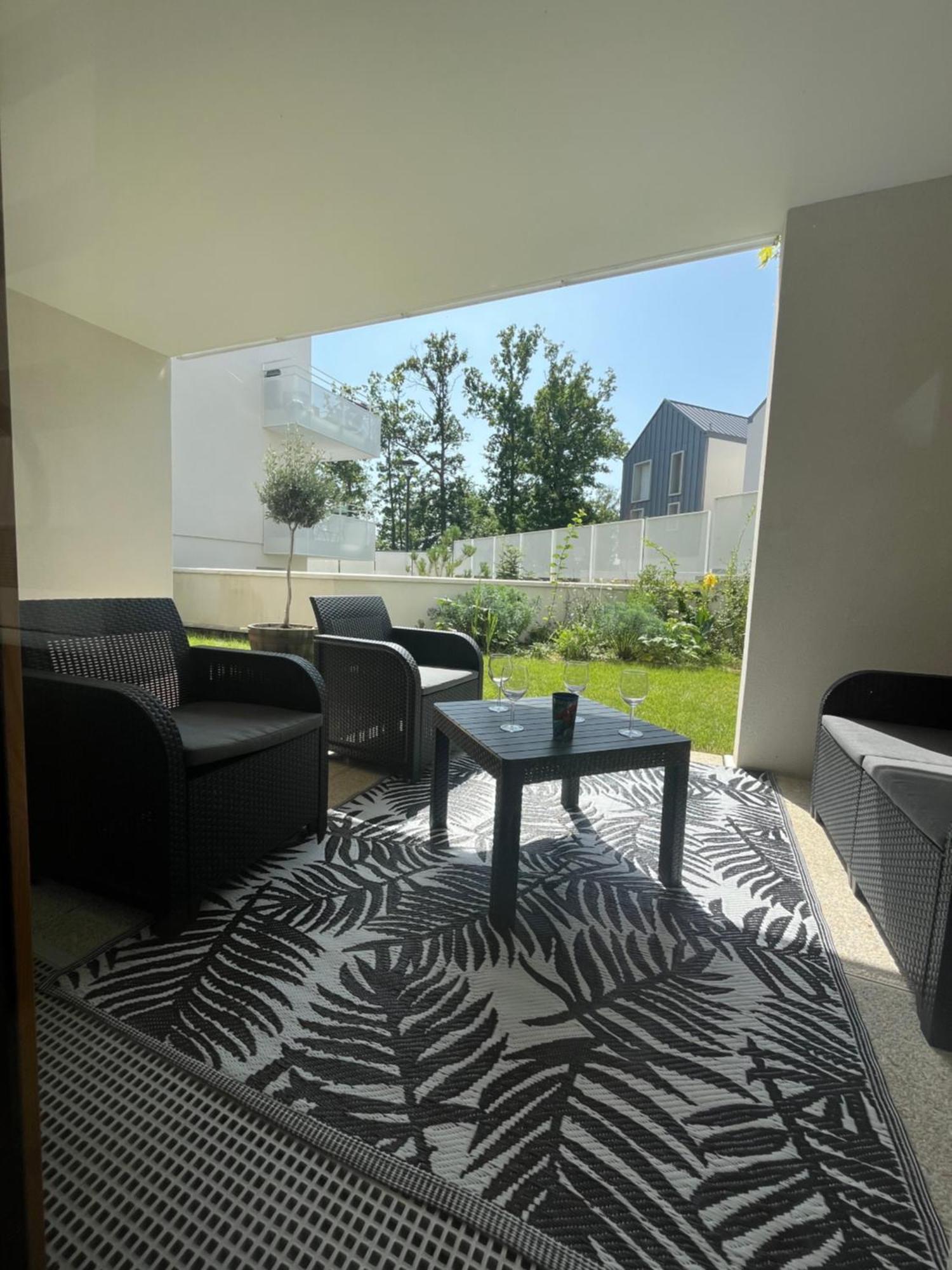 Cosygreen77 Modern Apartment With Garden And Parking ماني لو أونغر المظهر الخارجي الصورة