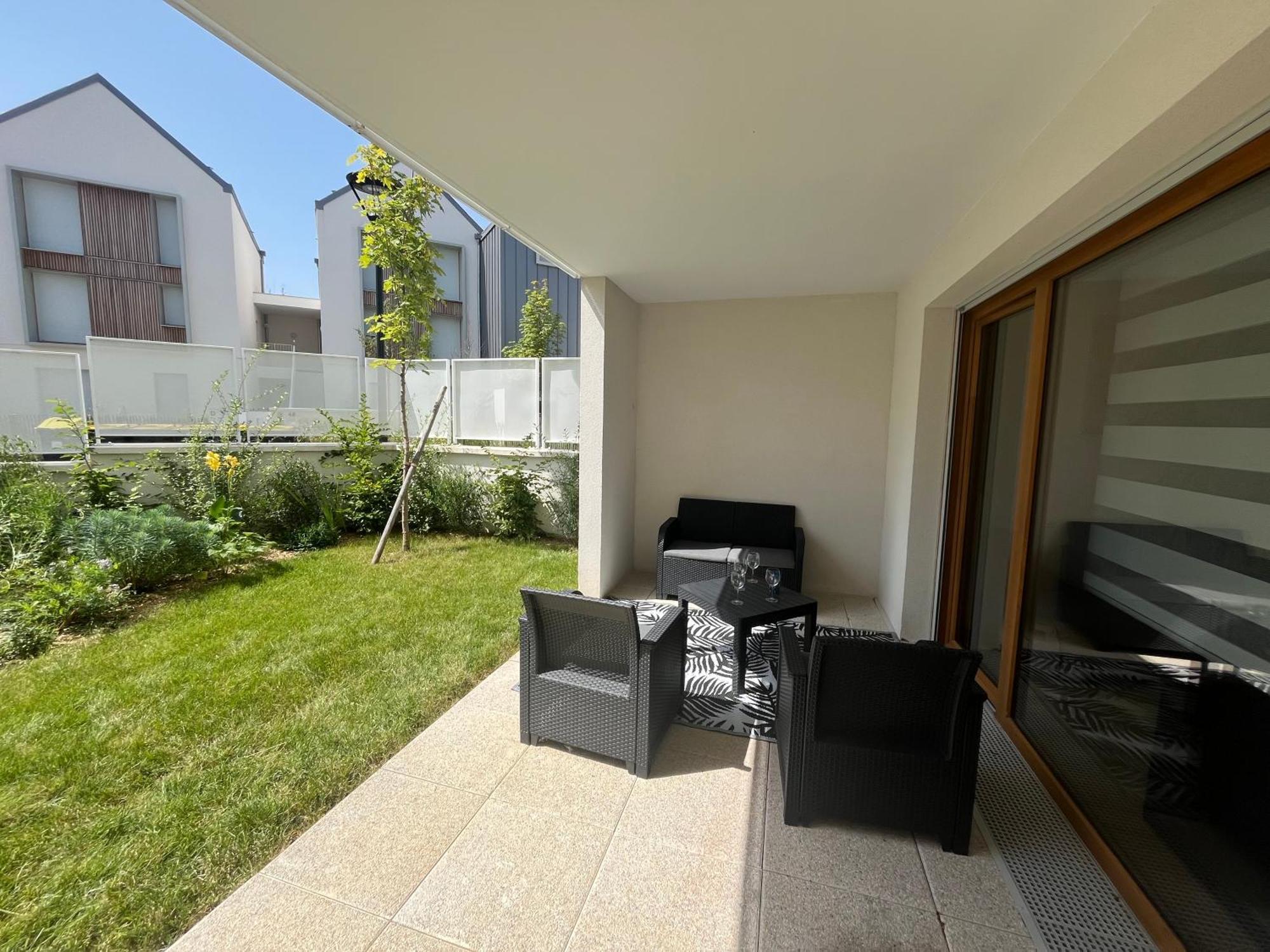 Cosygreen77 Modern Apartment With Garden And Parking ماني لو أونغر المظهر الخارجي الصورة